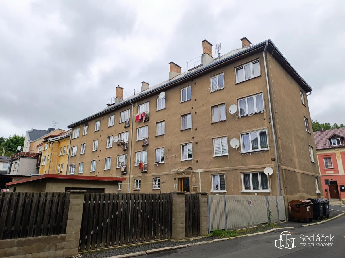 Byt 2+1 v Nejdku, Bratří Čapků