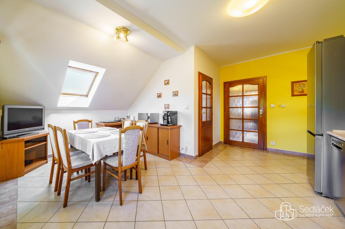 Prodej prostorného půdního bytu v Tašovicích