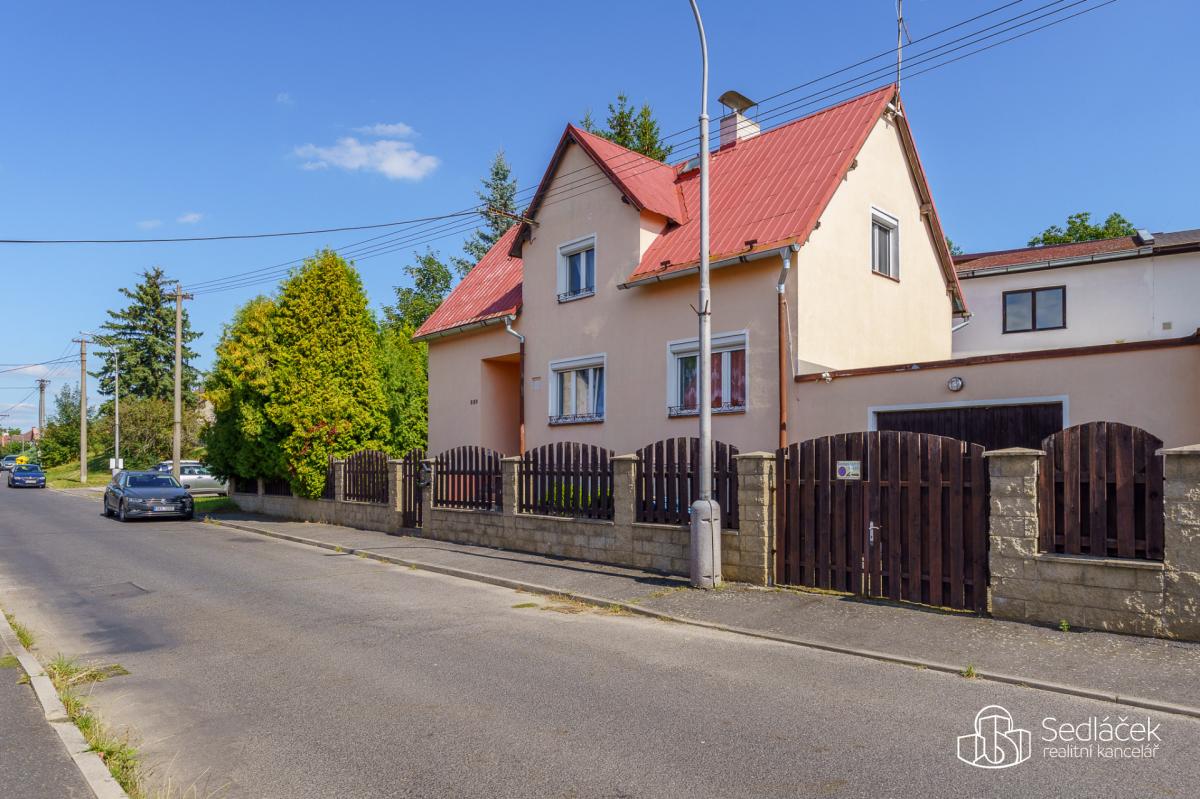 Rodinný dům 4+1 s garážemi  v Sokolově, ul. Slovenská