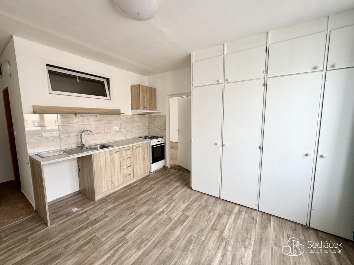 Pronájem bytu 1+1 s balkonem, Sokolov