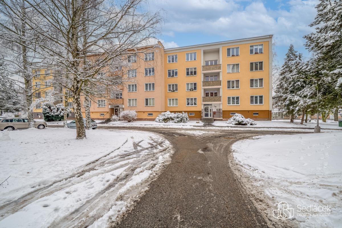 Byt 3+1 se zaskl. balkonem v Sokolově, ul. Seifertova