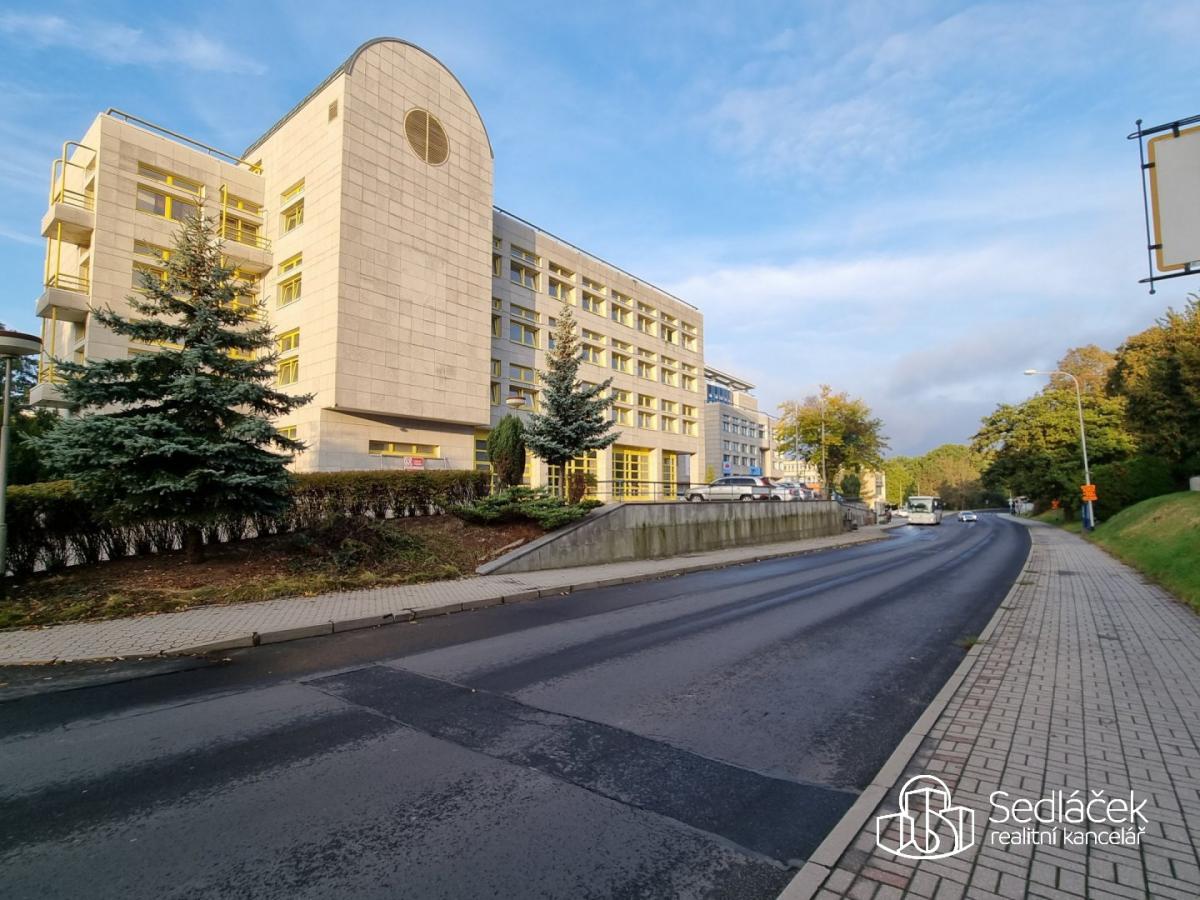 Reprezentativní komerční prostor 350 m² v Sokolově