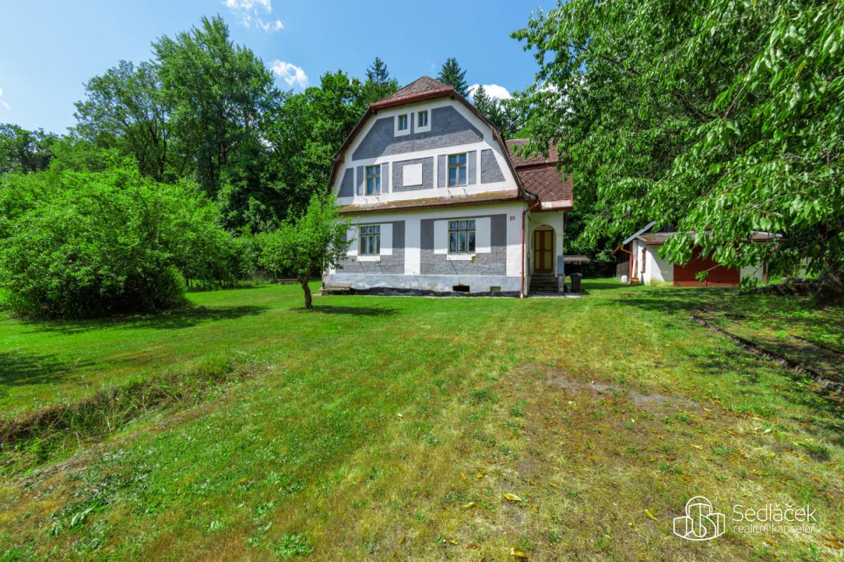 Rodinný dům se započatou rekonstrukcí a pozemkem 1 183 m², Lipová – Doubrava.
