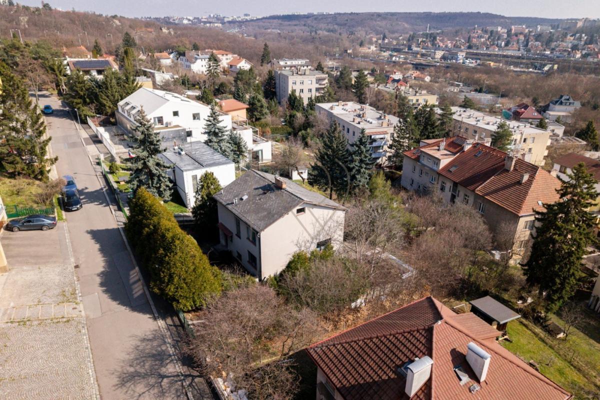 Prodej pozemek 906 m2_Praha Krč_03.jpg