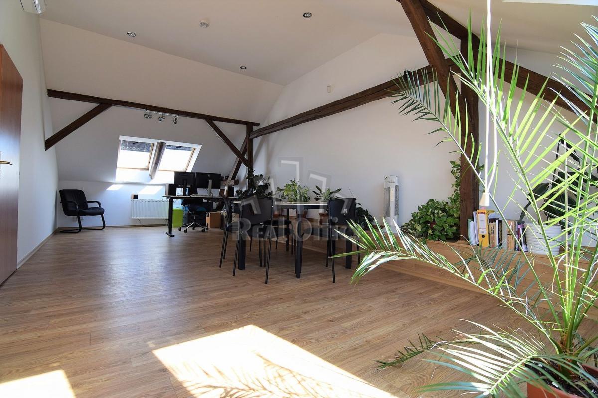 Kanceláře 95m2 Komárov, Konopná - blízko centra i dálnice