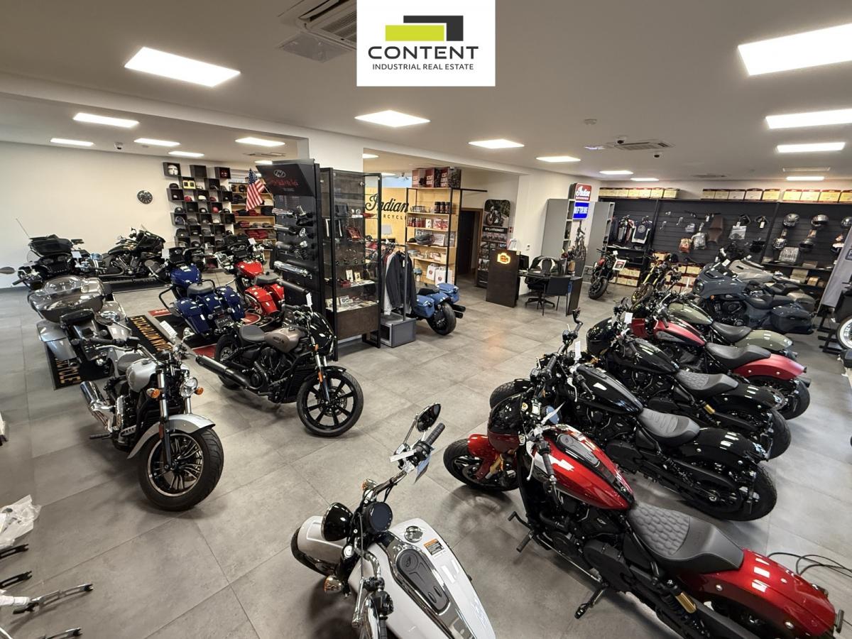 Pronájem komerčního areálu, showroom, kanceláře, sklad, celkem 830 m², Praha 5 Řeporyje
