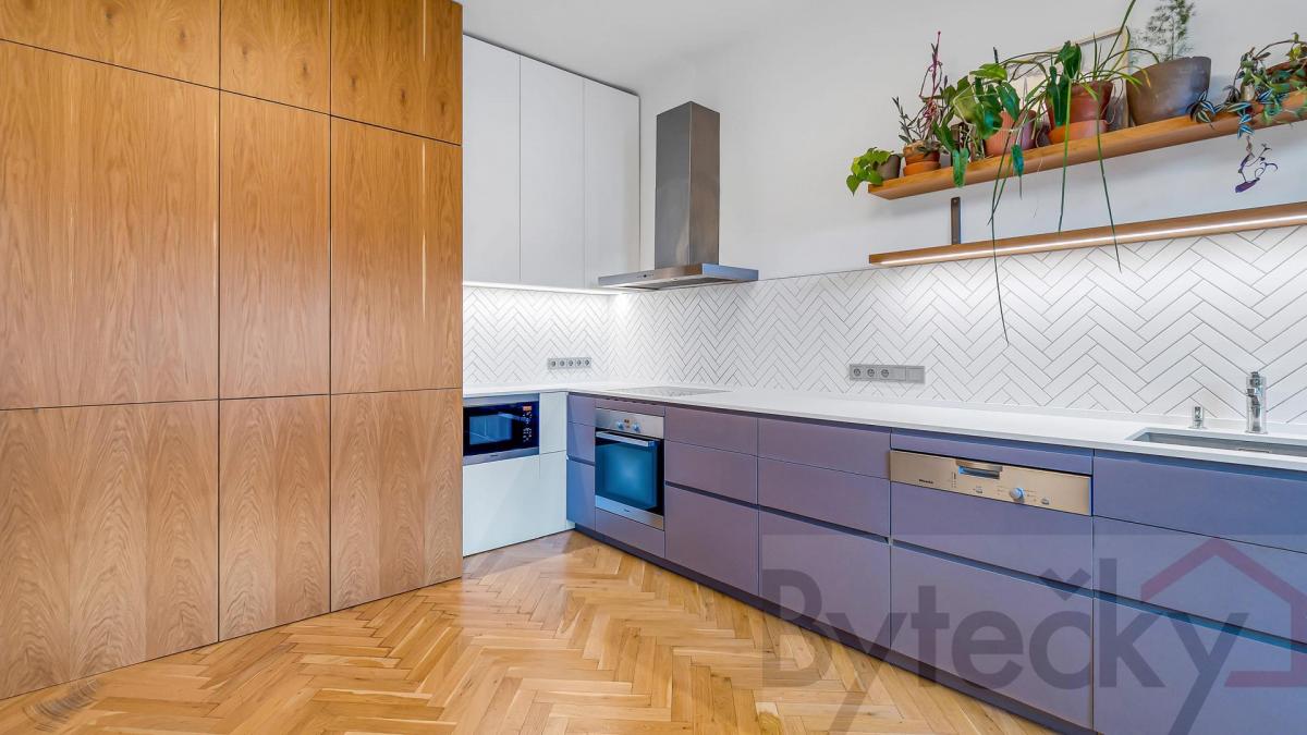 Prodej bytové jednotky 95 m2 2 + 1/velký balkon, ulice Wuchterlova, Praha 6 - Dejvice