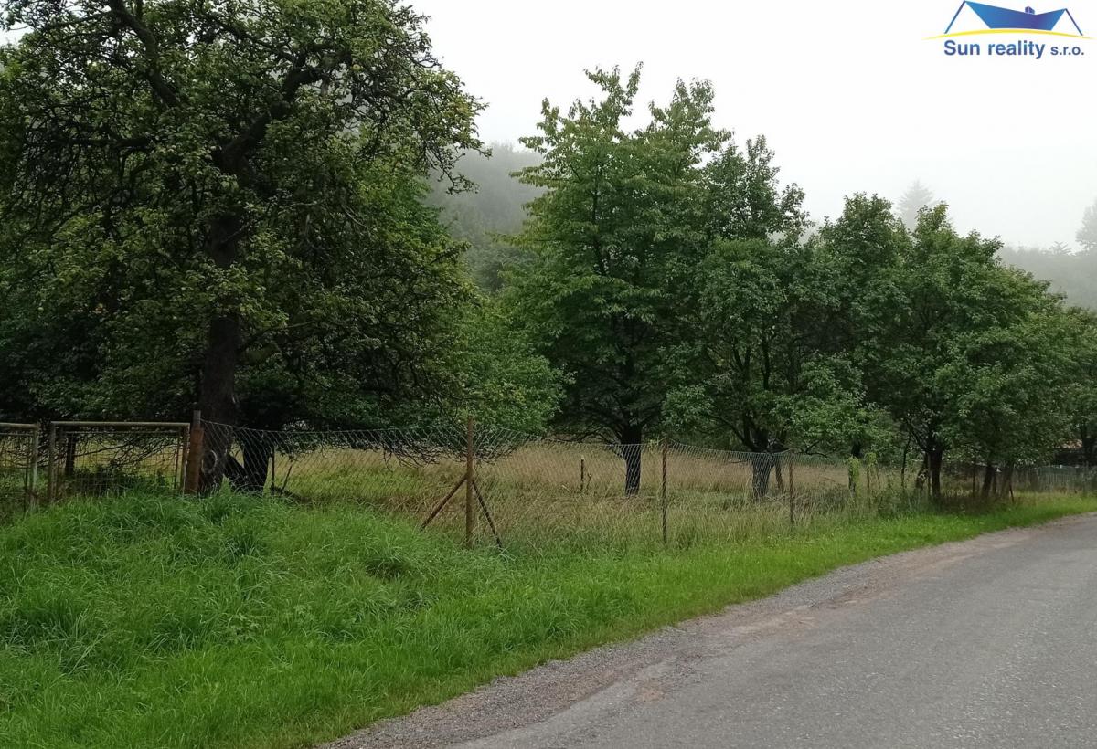 K prodeji pozemek 1.350 m2 ke stavbě rodinného domku