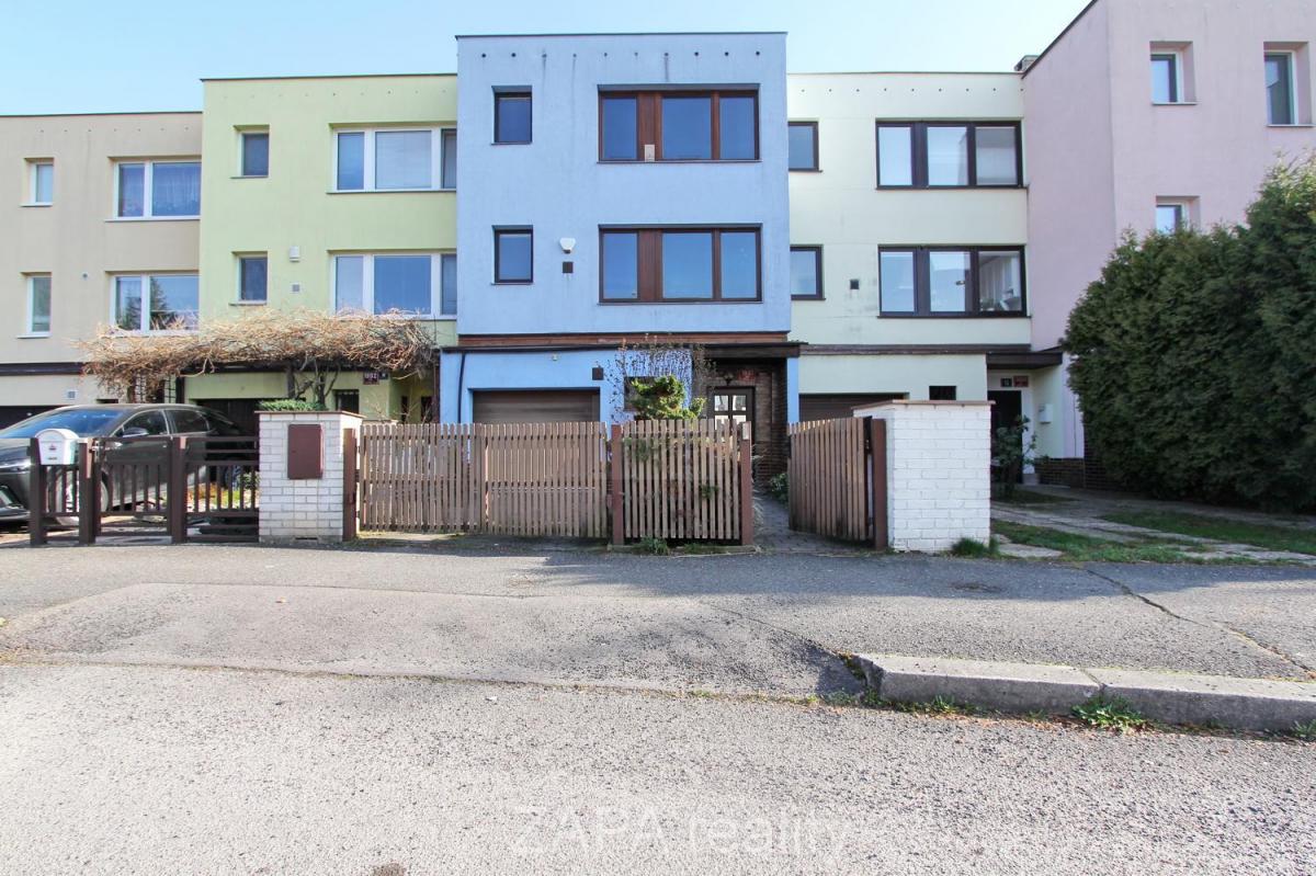 Prodej řadového rodinného domu 221 m2 + pozemek 229 m2, Praha 4 Krč