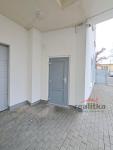 Prodej nebytového prostoru 9m2 + 2x garážové stání 41m2, Opava, ul. Pekařská - 20240306_143252.jpg