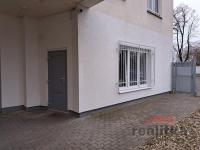Prodej nebytového prostoru 9m2 + 2x garážové stání 41m2, Opava, ul. Pekařská - 20240306_143309.jpg