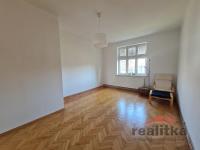 Pronájem bytu 2,5 + 1 s balkonem a zahrádkou na Bezručově náměstí v Opavě - 20240304_132852.jpg
