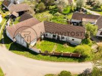 Prodej rodinného domu k rekonstrukci 225 m2, s pozemkem 510 m2 v obci Doubrava nad Vltavou - Foto 1