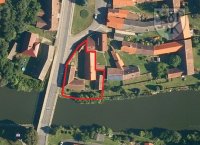 TCHOŘOVICE - stavení u rybníku s uzavřeným dvorem - Tchořovice 16 poloha.jpg