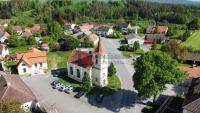 Prodej rodinného domu se zahradou v obci Slabčice - QAXE3071.JPG