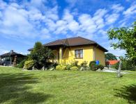 Prodej krásného domu s velkým pozemkem v obci Kaliště u Lipí