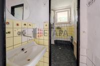 Prodej bytu 3+1 s lodžií ve zděném bytovém domě ve Volyni. - koupelna