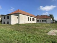 Budova archivu písemností v obci Lesná u Vranovské přehrady, výborný stav