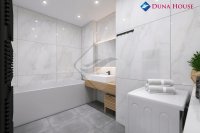 Představujeme vám jedinečný luxusní 4+kk apartmán(B1) s terasou o rozloze 41,54 m², velkolepou zahradou o rozloze 305,78 m², sklepem a dvěma parkovacími místy. - Foto 5