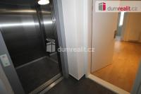 Krásný byt 3+kk/B/G/S v novostavbě s výtahem a garáží v Mariánských Lázních - 18