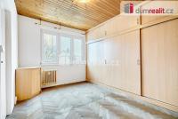 Byt 3+1 s lodžií o velikosti 67,7 m2 v osobním vlastnictví v K.Varech, Krymská ulice  - ložnice-vestavěné skříně