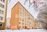 Byt 3+1 s lodžií o velikosti 67,7 m2 v osobním vlastnictví v K.Varech, Krymská ulice  - pohled od jihu