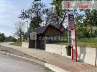 Prodej nově zasíťovaného mírně svažitého stavebního pozemku plochy 1028m2 v obci Čakovičky - autobusová zastávka