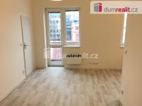 Pronájem bytu 1+kk 29 m2 P5 Smíchov nezařízený balkon - 4