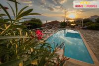 Prodej dvou vil 440 m² se 7 apartmány, pozemek 1 500 m² a bazénem v Řecku - Volos