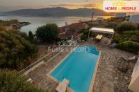 Prodej dvou vil 440 m² se 7 apartmány, pozemek 1 500 m² a bazénem v Řecku - Volos
