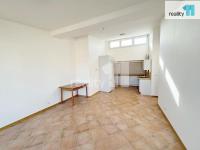 Pronájem bytu 2+kk/T, 66 m2 + 25 m2, cihla, po rekonstrukci, nezařízený, Praha 8 - Karlín - 2