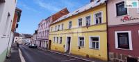 Nabízíme k prodeji unikátní historický dům se 5 byty v centru obce, Jiráskova ulice