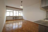 Pronájem bytu 1+kk, 28 m2, Praha, Vinohrady, ulice Řipská - Fotka 1