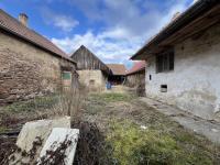 Dům s uzavřeným dvorem v obci Rohozná u Jihlavy - Fotka 15
