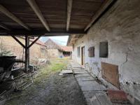 Dům s uzavřeným dvorem v obci Rohozná u Jihlavy - Fotka 17