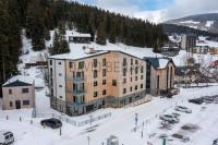 Pronájem zavedeného zařízeného 4hvězdičkového hotelu s restaurací a parkovištěm v Peci pod Sněžkou. - hotel pohled zima.jpg