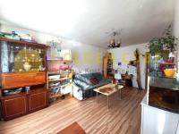 Prodej bytu 3+1, 55 m2, Litevská, Kladno - Kročehlavy - 02-Obývací pokoj - pohled od kuchyně.jpg