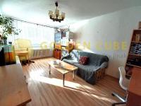 Prodej bytu 3+1, 55 m2, Litevská, Kladno - Kročehlavy - 05-Obývací pokoj - pohled od vstupu.jpg