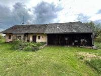 Prodej rodinného domku určeného k rekonstrukci na pěkném místě v obci Pecka