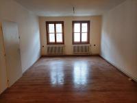 Prodej měšťanského domu v centru Kutné Hory - byt 1.p - 3+k.k. - obývací pokoj s kuchyňským koutem