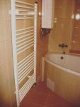 Prodej měšťanského domu v centru Kutné Hory - byt 2.p - 3+k.k - koupelna s rohovou vanou