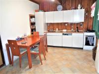 Prodej rodinného domu 128 m², pozemek 1415 m² - Kuchyň se sprchovým koutem 1.jpg