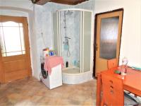 Prodej rodinného domu 128 m², pozemek 1415 m² - Kuchyň se sprchovým koutem 2.jpg