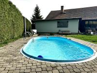 Rodinný dům, garáž, zahrada, bazén v obci Tetín. - IMG_1214.jpeg