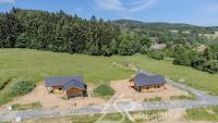 DVĚ SOLITÉRNÍ NOVOSTAVBY RD- VÝJIMEČNĚ PŘÍVĚTIVÉ MÍSTO NA ÚBOČÍ JAVORNÍKU–ROHANOV,CENTRÁLNÍ ŠUMAVA - DJI_0055.jpg