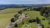 DVĚ SOLITÉRNÍ NOVOSTAVBY RD- VÝJIMEČNĚ PŘÍVĚTIVÉ MÍSTO NA ÚBOČÍ JAVORNÍKU–ROHANOV,CENTRÁLNÍ ŠUMAVA - DJI_0085.jpg