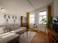 prodej zrekonstruovaného hospodářského stavení o výměře 1759 m2, Pištín u Českých Budjěovic - hlavní část domu / bytu 3kk - obývací pokoj