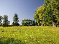 prodej zrekonstruovaného hospodářského stavení o výměře 1759 m2, Pištín u Českých Budjěovic - okolí domu