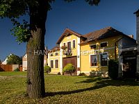 prodej zrekonstruovaného hospodářského stavení o výměře 1759 m2, Pištín u Českých Budjěovic