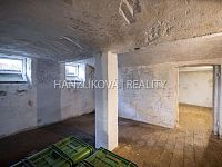 prodej zrekonstruovaného hospodářského stavení o výměře 1759 m2, Pištín u Českých Budjěovic - nezrekonstruovaná obytná část stavení